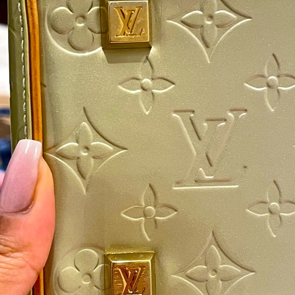 Authentic Louis Vuitton Monogram Vernis Tompkins Square M91150 Gris Handbag - Picture 14 of 17